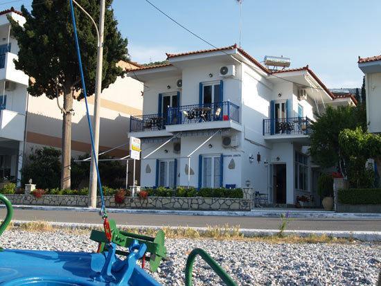 Oceanis Hotel Тирос Экстерьер фото